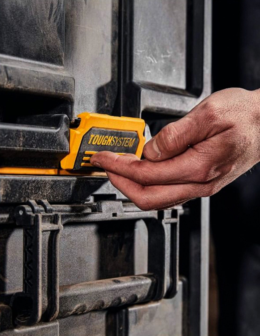 foto del prodotto dewalt valigetta toughsystem 2.0 ds166 dwst83293-1 3253561832932