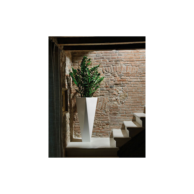 foto del prodotto diamond bianco l26 x p26 x h72 cm vaso da terra da appoggio originale plust in polietilene colorato di design moderno interno esterno
