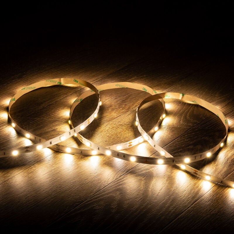 foto del prodotto efectoled bobina 5m striscia led 12v smd 30 led m 7w m 630lm m larga 10mm ip20 taglio 10cm 3000k bianco caldo