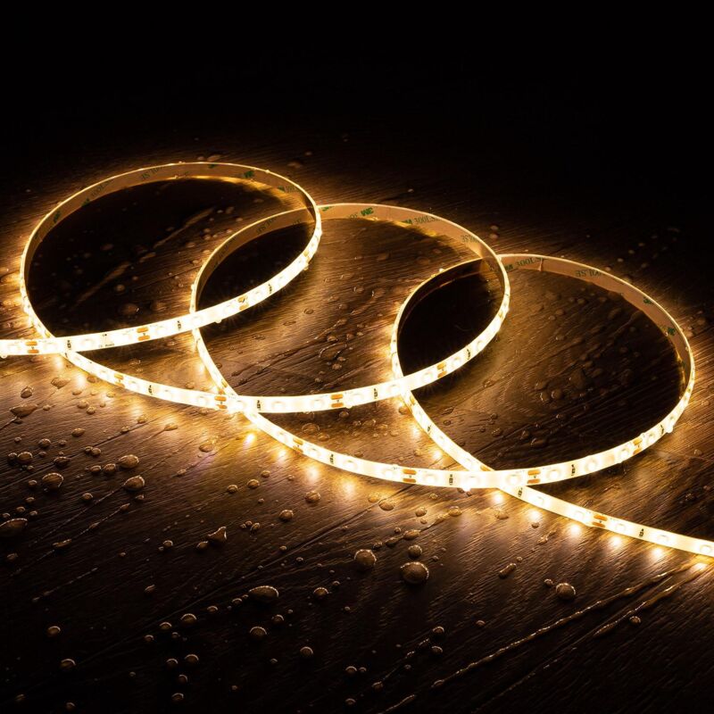foto del prodotto efectoled striscia led 12v dc smd2835 60led m 5m ip65 larghezza 8mm taglio ogni 5cm bianco caldo 2200k