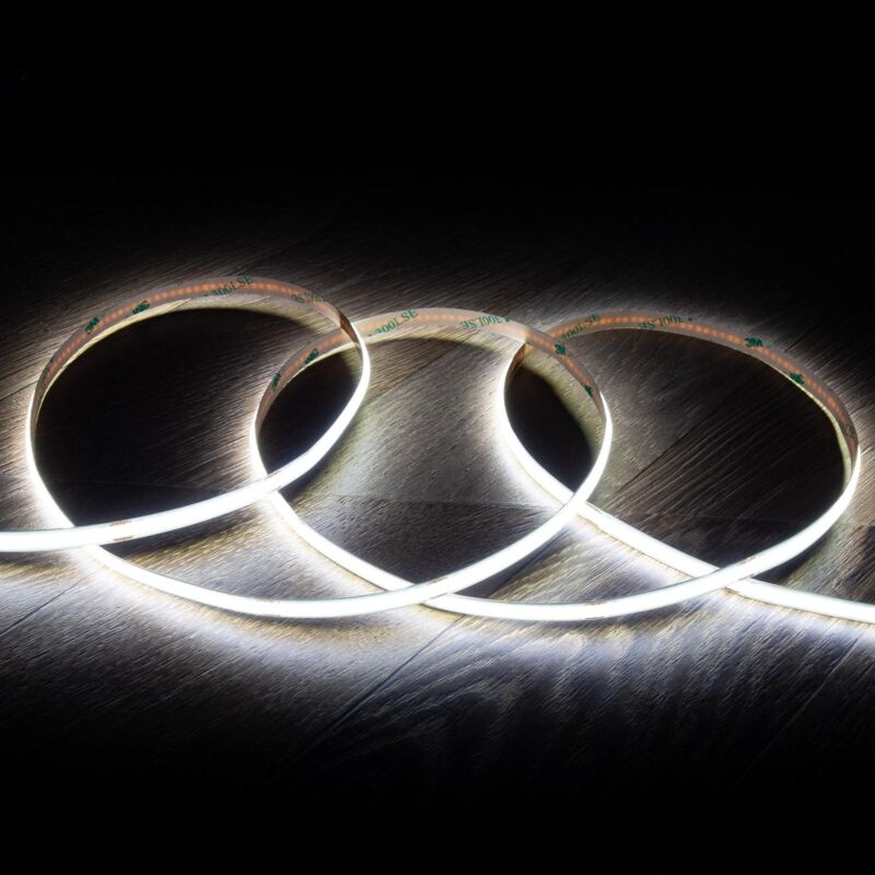 foto del prodotto efectoled striscia led 24v dc cob 320 led m 5m ip20 cri90 larghezza 8mm taglio 5 cm bianco freddo 6000k