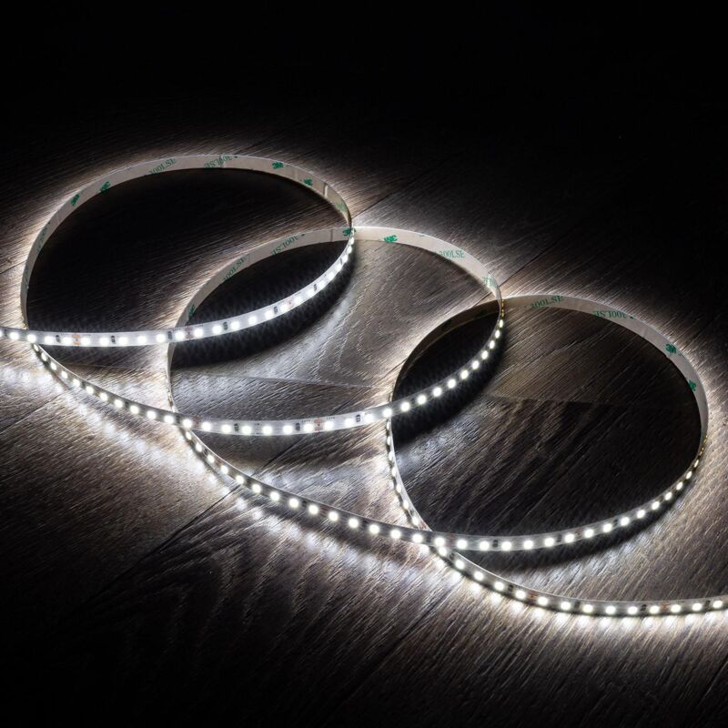 foto del prodotto efectoled striscia led 24v dc smd2835 120led m 5m ip20 larghezzaz 8mm taglio ogni 5cm bianco freddo 6000k