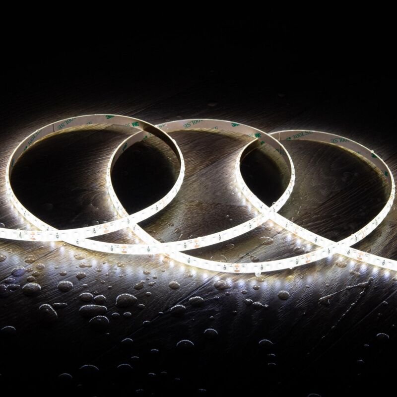 foto del prodotto efectoled striscia led 24v dc smd2835 120led m 5m ip65 larghezza 8mm taglio 5cm bianco freddo 6000k