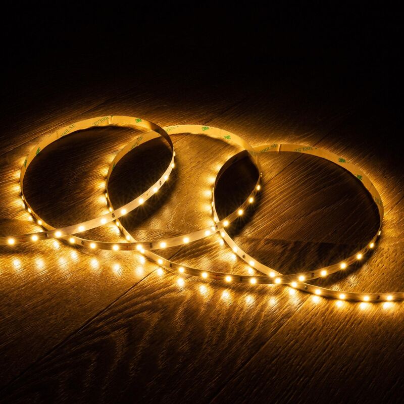 foto del prodotto efectoled striscia led 24v dc smd2835 60led m 5m ip20 larghezza 8mm taglio 10cm bianco caldo 2200k