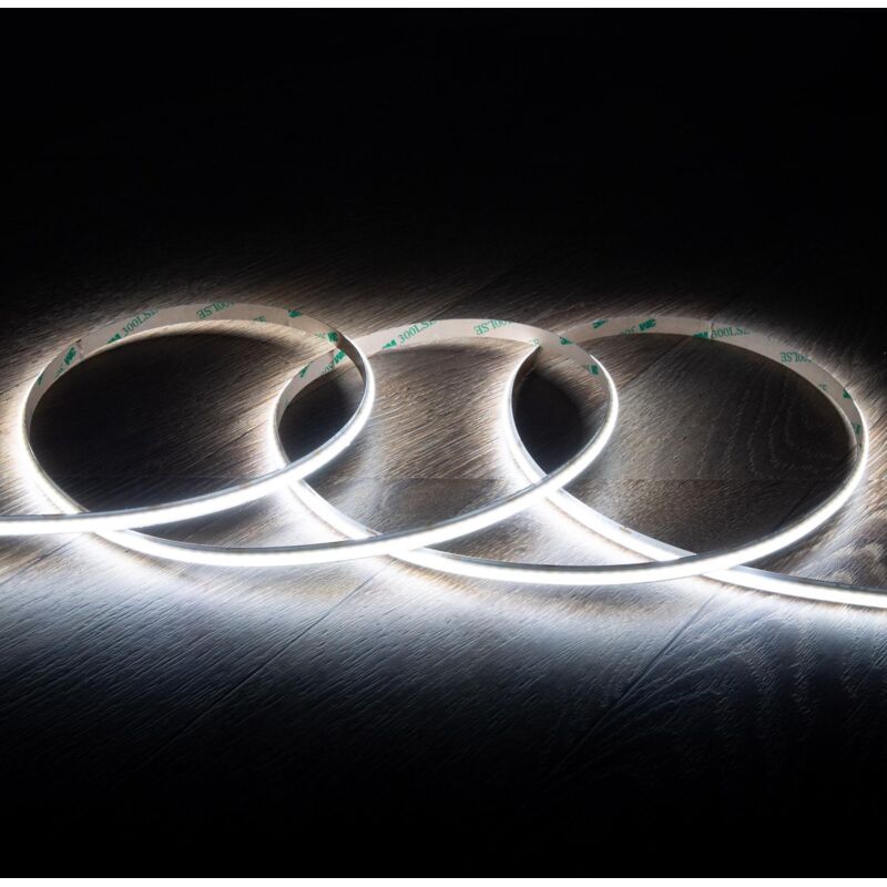 foto del prodotto efectoled striscia led 24v dc wcob 256 led m 5m ip20 cri90 larghezza 8mm taglio ad ogni 3.2 cm bianco freddo 6000k