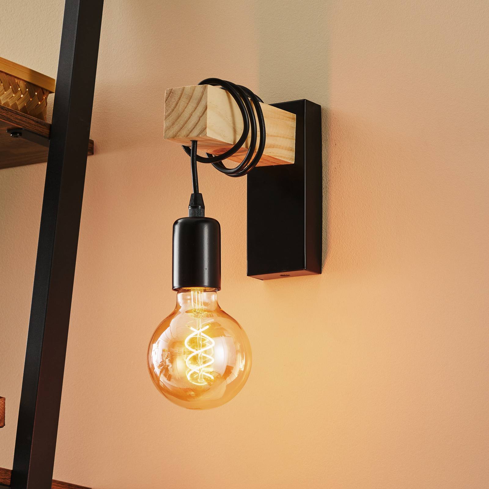 foto del prodotto eglo applique townshend con elemento di legno