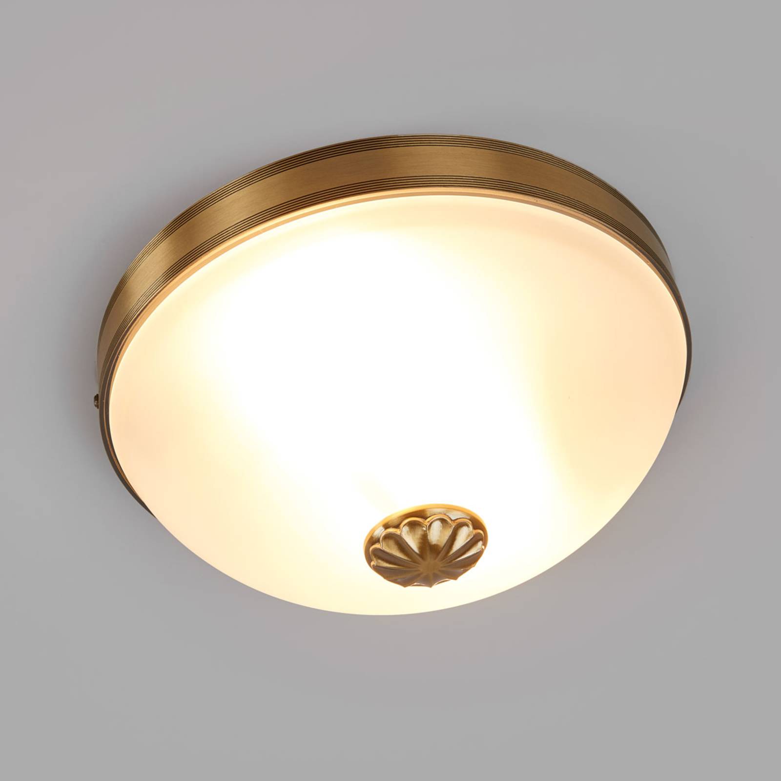 foto del prodotto eglo elegante plafoniera impery in stile antico