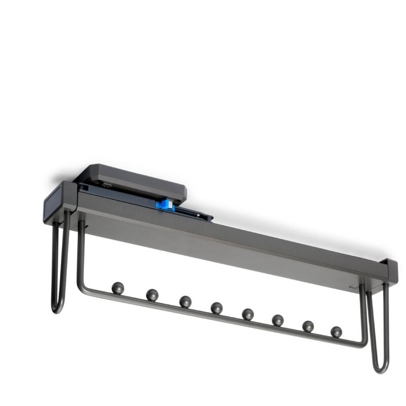 foto del prodotto emuca appendiabiti estraibile quartz, tecnoplastica e alluminio, titanio