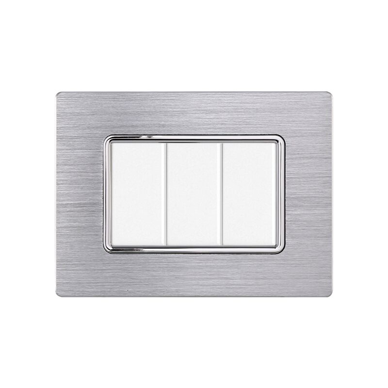 foto del prodotto ettroit placca serie solar, 3 moduli, alluminio, argento lucido, compatibile con serie bticino matix mt86317
