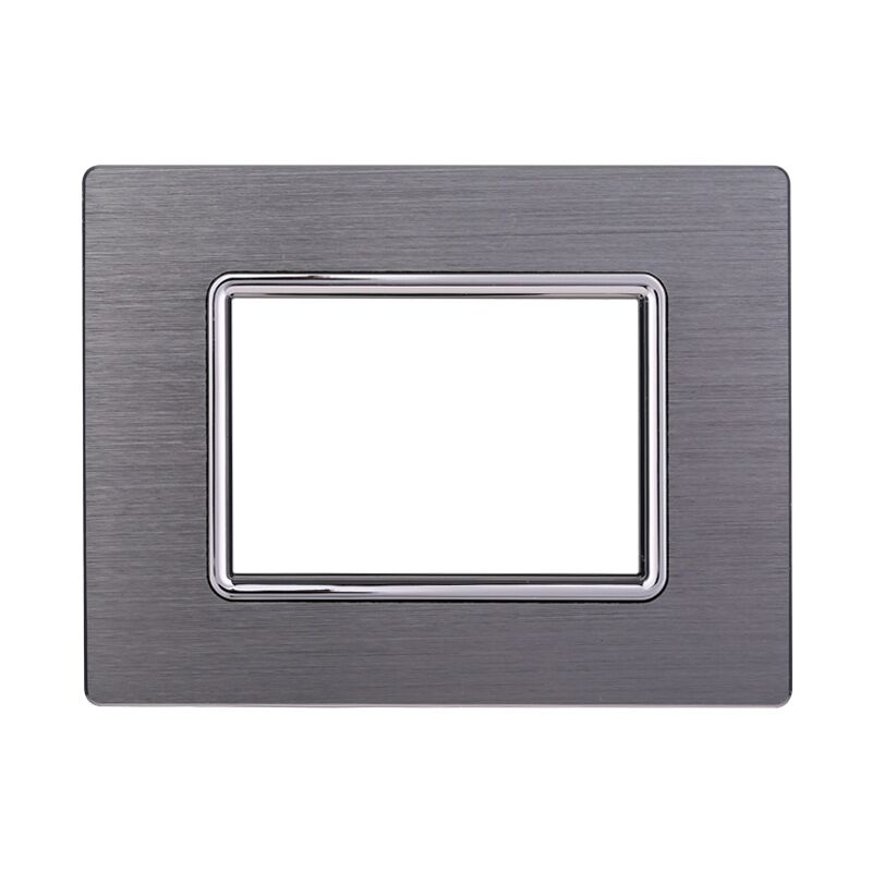 foto del prodotto ettroit placca serie space, 3 moduli, alluminio, argento, compatibile con serie bticino living ln86306