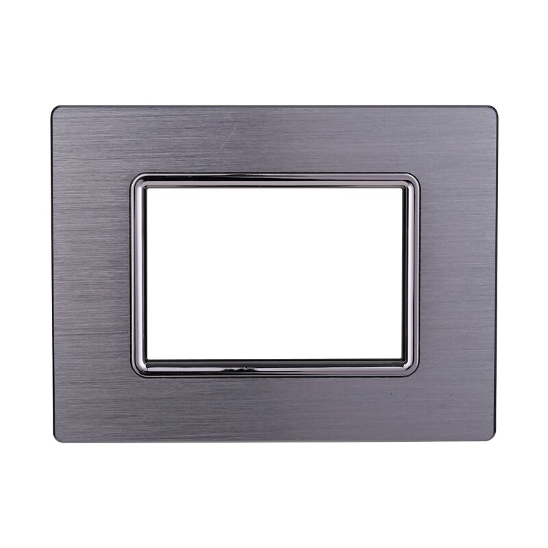 foto del prodotto ettroit placca serie space, 3 moduli, alluminio, argento lucido, compatibile con serie bticino living ln86317