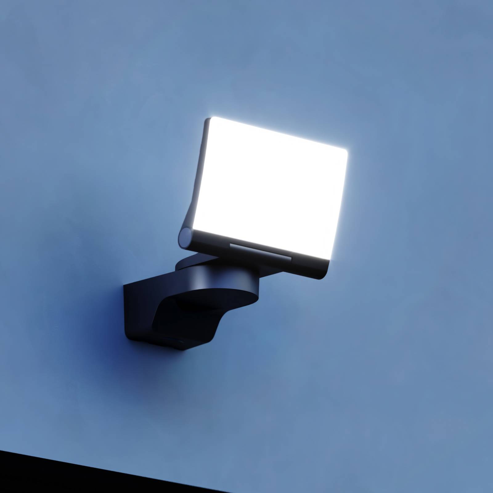 foto del prodotto faretto a led xled home 2, faretto orientabile, solare, led 13,7 w, 1550 lm, per ingresso, giardino, cortile, nero steinel