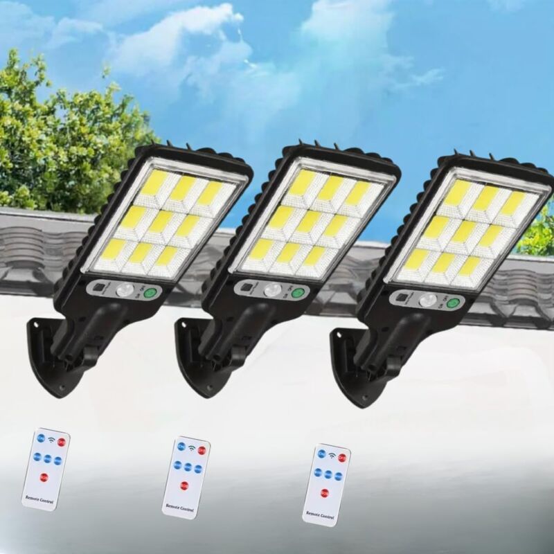 foto del prodotto faretto solare a led per esterni con sensore di movimento confezione da 3 , potenti faretti solari per esterni, ip65