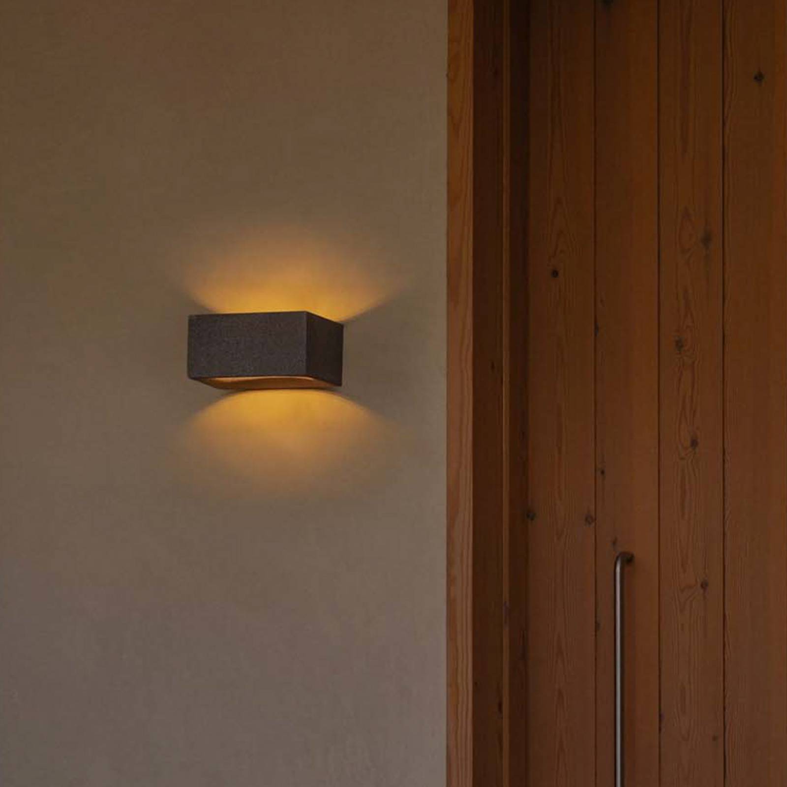 foto del prodotto faro barcelona applique a led glint, 3000k, 15 cm, grigio, cemento, ip55