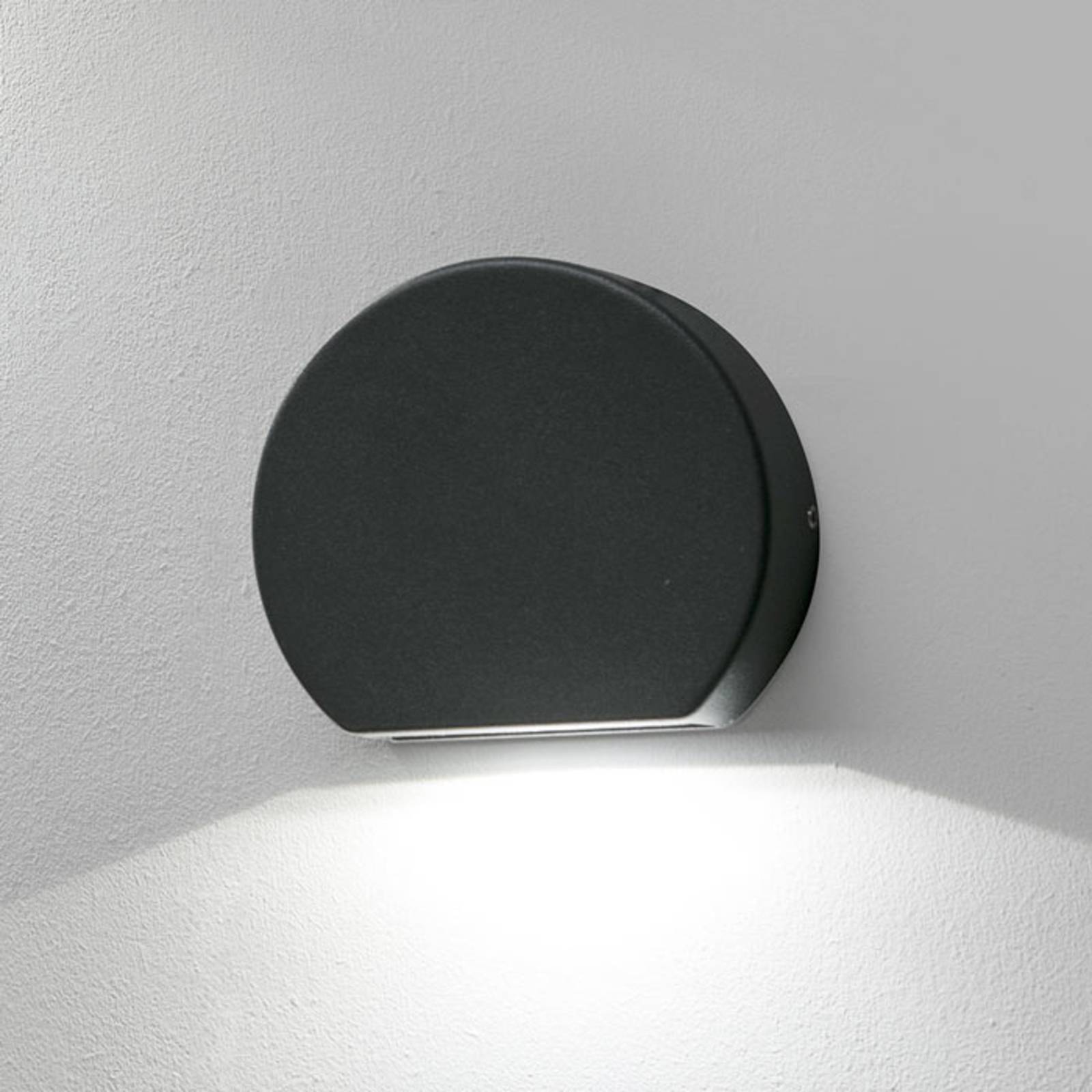 foto del prodotto faro barcelona applique da esterni led rotonda pill grigio scuro