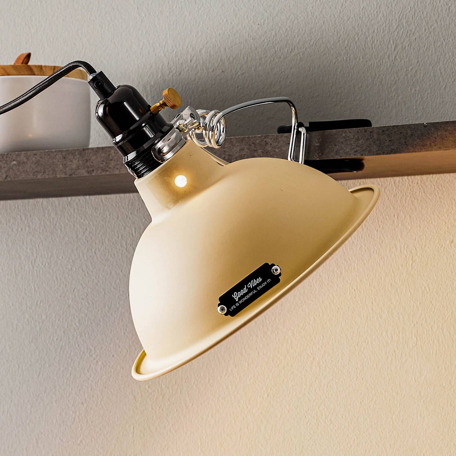 foto del prodotto faro barcelona lampada a morsa pepper, look industriale, beige