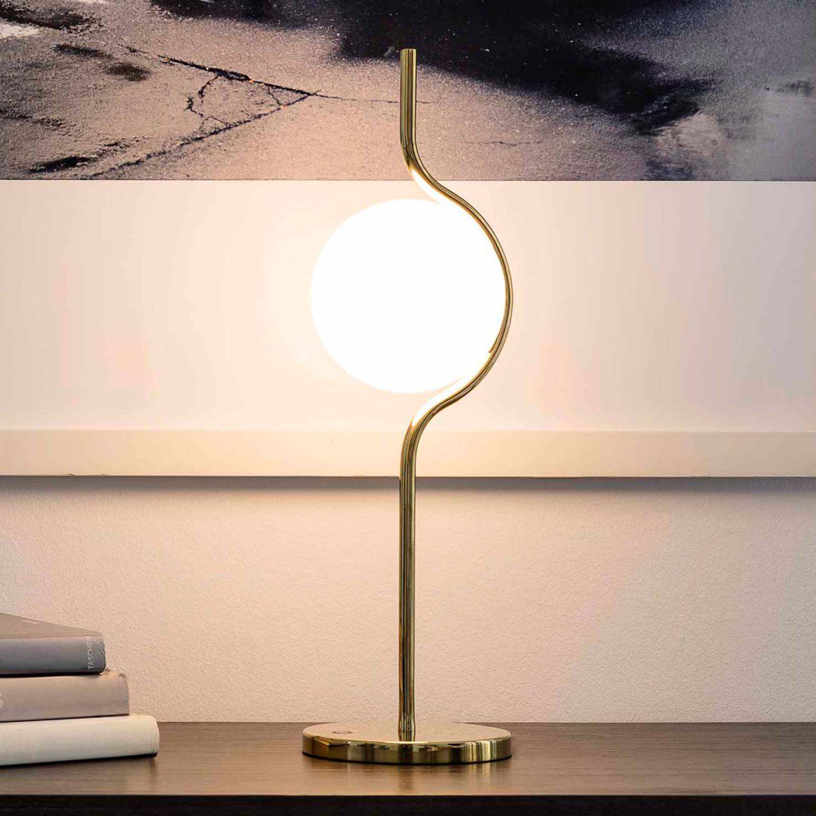 foto del prodotto faro barcelona lampada da tavolo led le vita con vetro opale