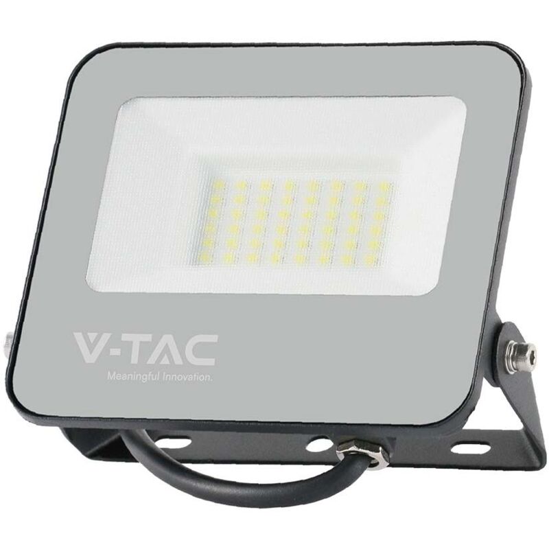 foto del prodotto faro led 30w smd 160lm w corpo nero luce fredda 6500k ip65 23693 v tac