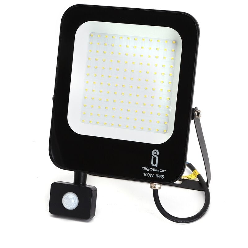 foto del prodotto faro proiettore led 100w nero da esterno ip65 bianco neutro 4000k con sensore crepuscolare e di movimento aigostar