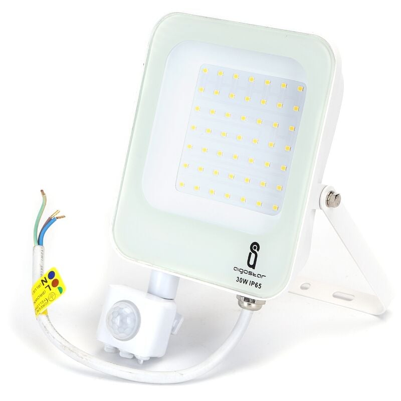 foto del prodotto faro proiettore led 30w bianco da esterno ip65 bianco neutro 4000k con sensore crepuscolare e di movimento aigostar