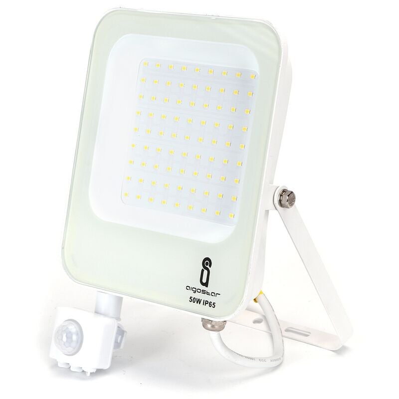 foto del prodotto faro proiettore led 50w bianco da esterno ip65 bianco neutro 4000k con sensore crepuscolare e di movimento aigostar