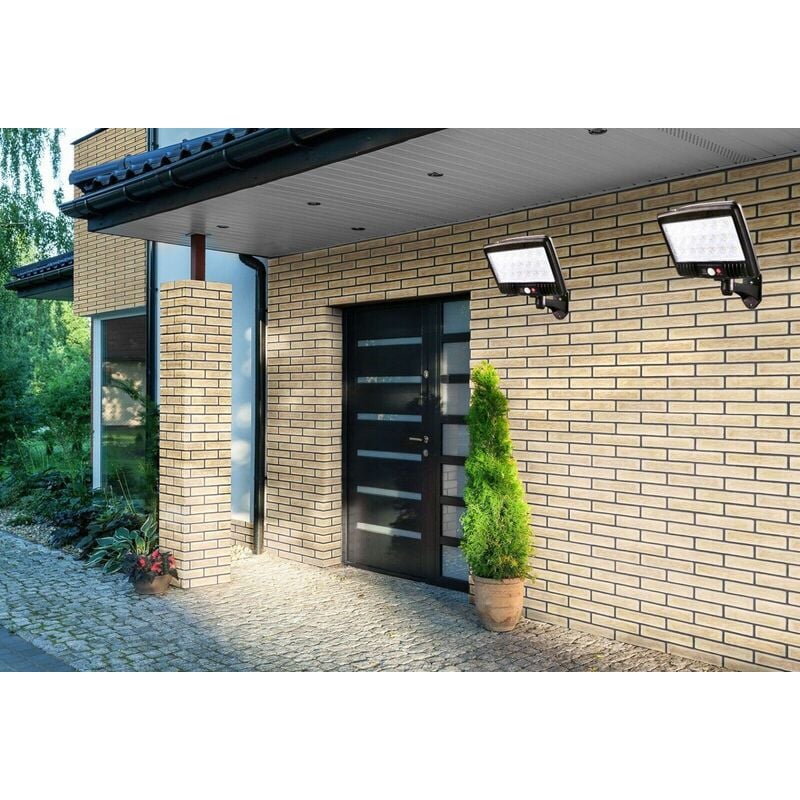 foto del prodotto faro solare faretto con telecomando sensore di movimento 140 6 led fo ta155