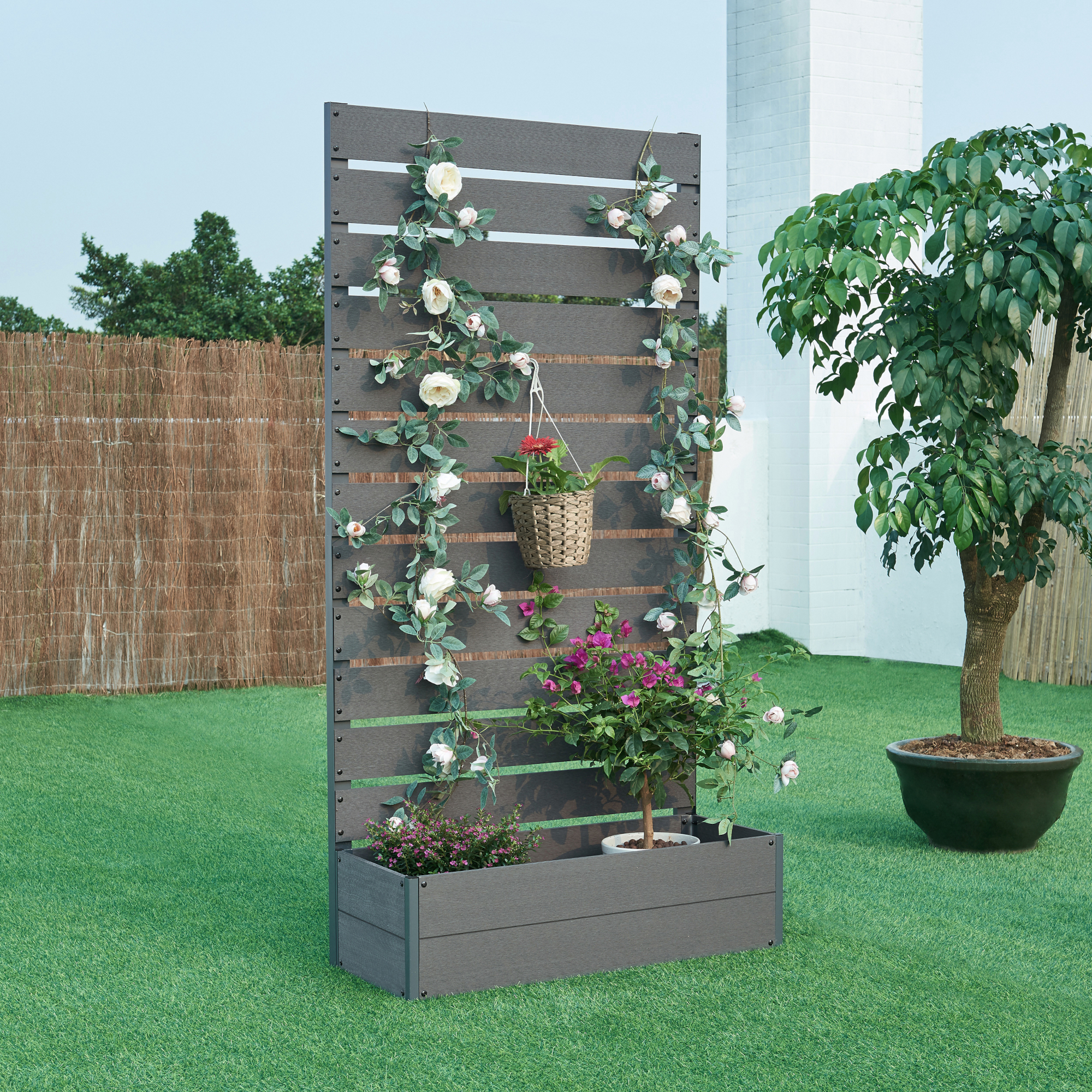 foto del prodotto fioriera con spalliera heerde in wpc 180 x 90 x 38 cm grigio en.casa 