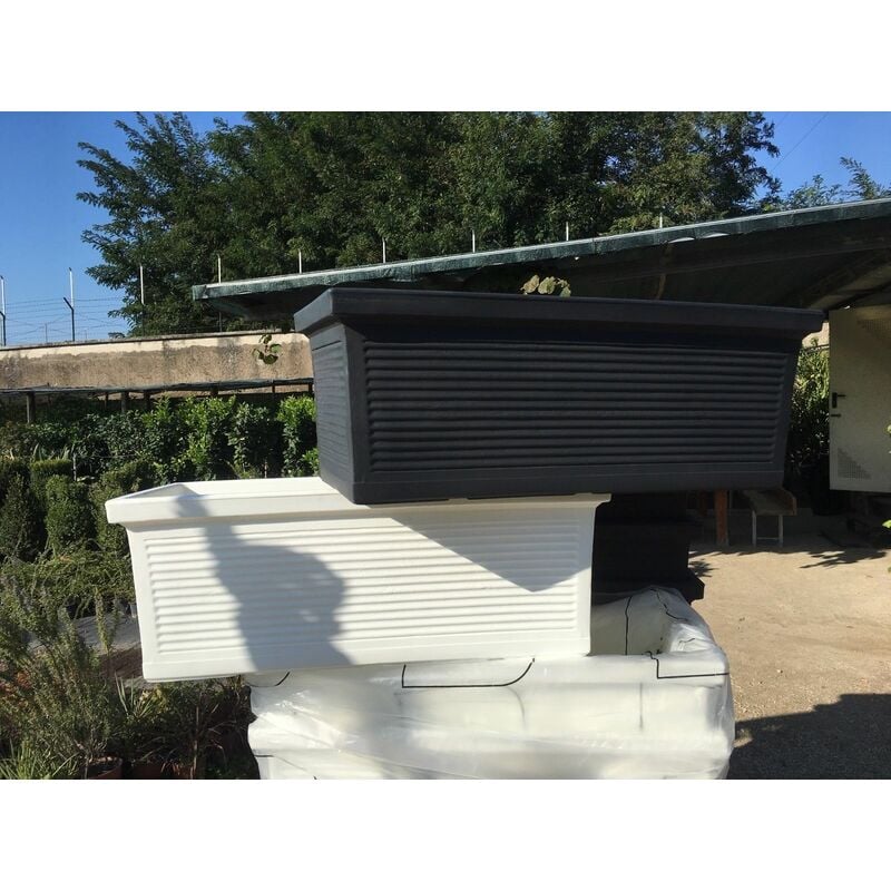 foto del prodotto fioriera rettangolare millerighe in resina da 100cm colore bianco