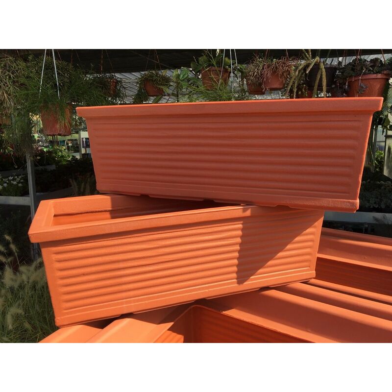foto del prodotto fioriera rettangolare millerighe in resina da 100cm colore terracotta