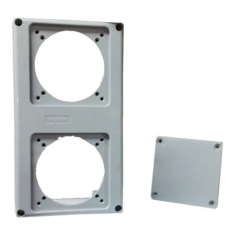 foto del prodotto flangia legrand 220x125mm per 2 prese cee da 16a 057713
