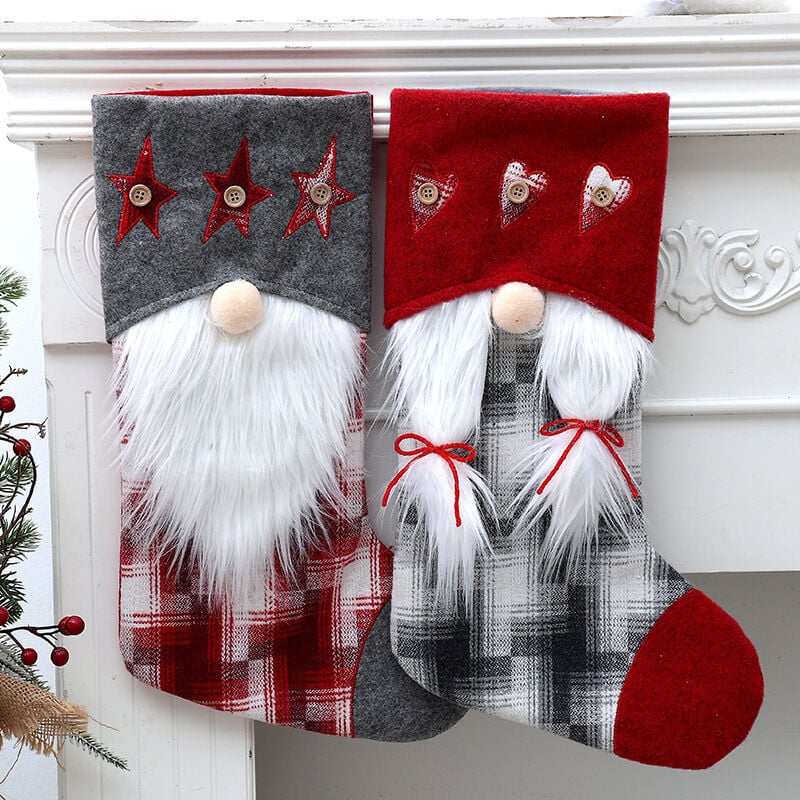 foto del prodotto fortuneville 2 calzini natalizi decorativi, sacchetto regalo natalizio a scacchiera grigio e rosso, calzini natalizi con caramelle nane barbute,