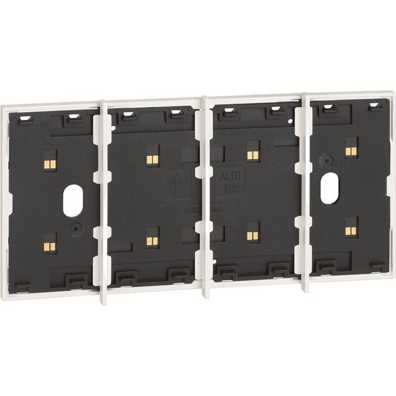 foto del prodotto frame elettrificato living now 4 moduli bianco bticino kw8104