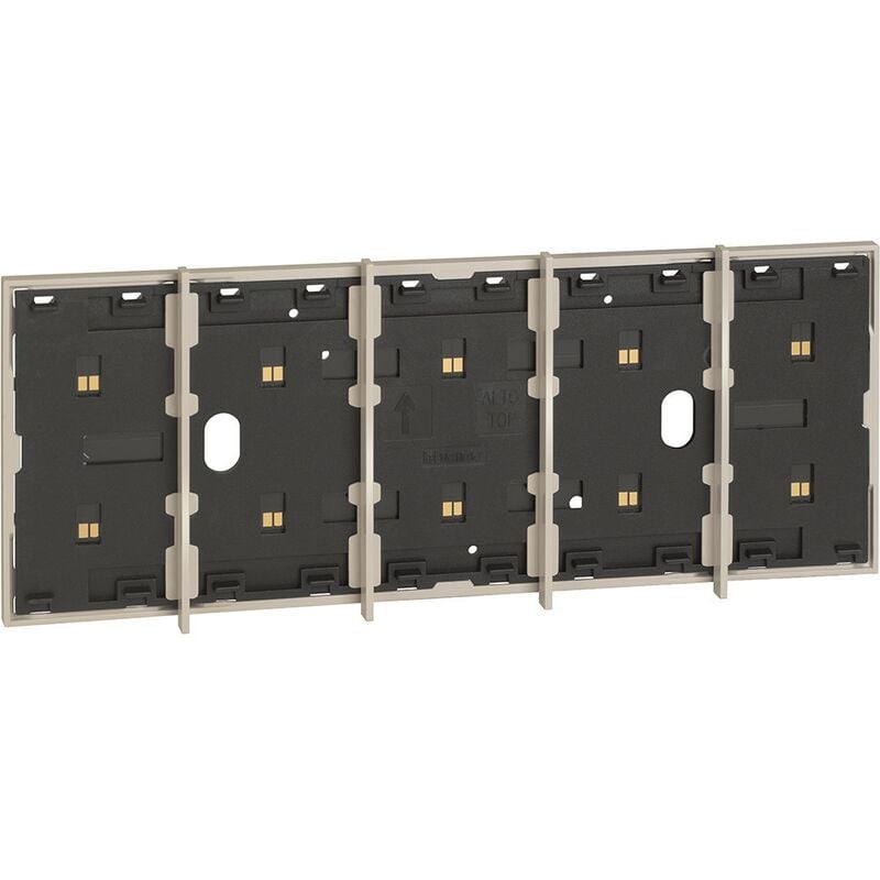 foto del prodotto frame elettrificato living now 4 moduli bianco bticino kw8104p1