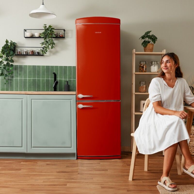 foto del prodotto frigorifero combinato rosso retrò, altezza 190 cm e larghezza 60 cm, capacità 294 l, totale no frost, classe energetica e, multi cooling, ultra