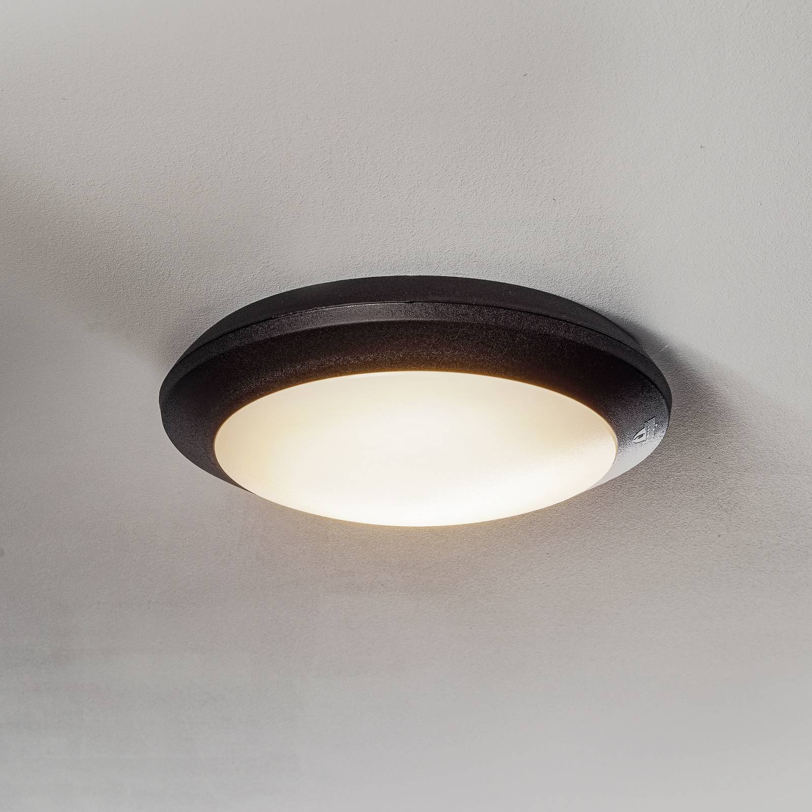foto del prodotto fumagalli applique led da esterni umberta nero, cct
