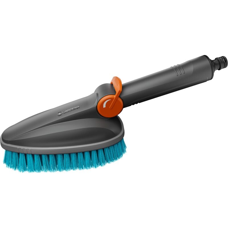 foto del prodotto gardena idrospazzola manicata m hard cleansystem, con raccordo per tubo da giardino, setole per superfici resistenti, flusso d acqua regolabile