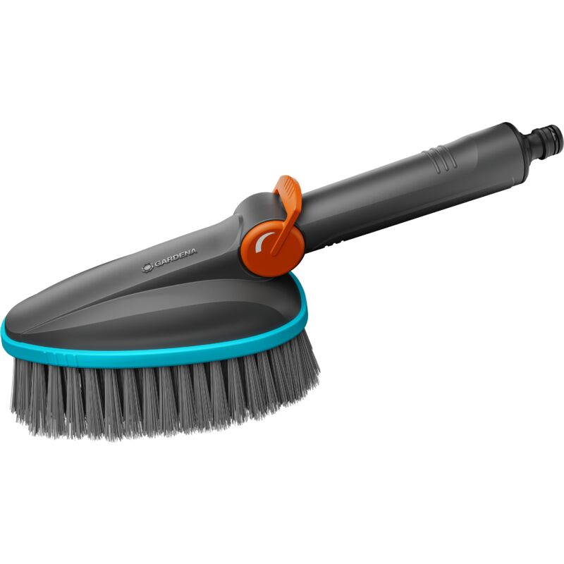 foto del prodotto gardena idrospazzola manicata m soft cleansystem, con raccordo per tubo da giardino, setole morbide per superfici delicate, flusso d acqua