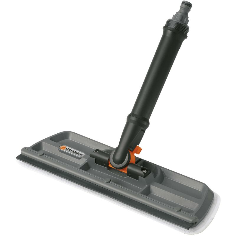 foto del prodotto gardena spazzola tergivetro con spatola clean system 5564 20 