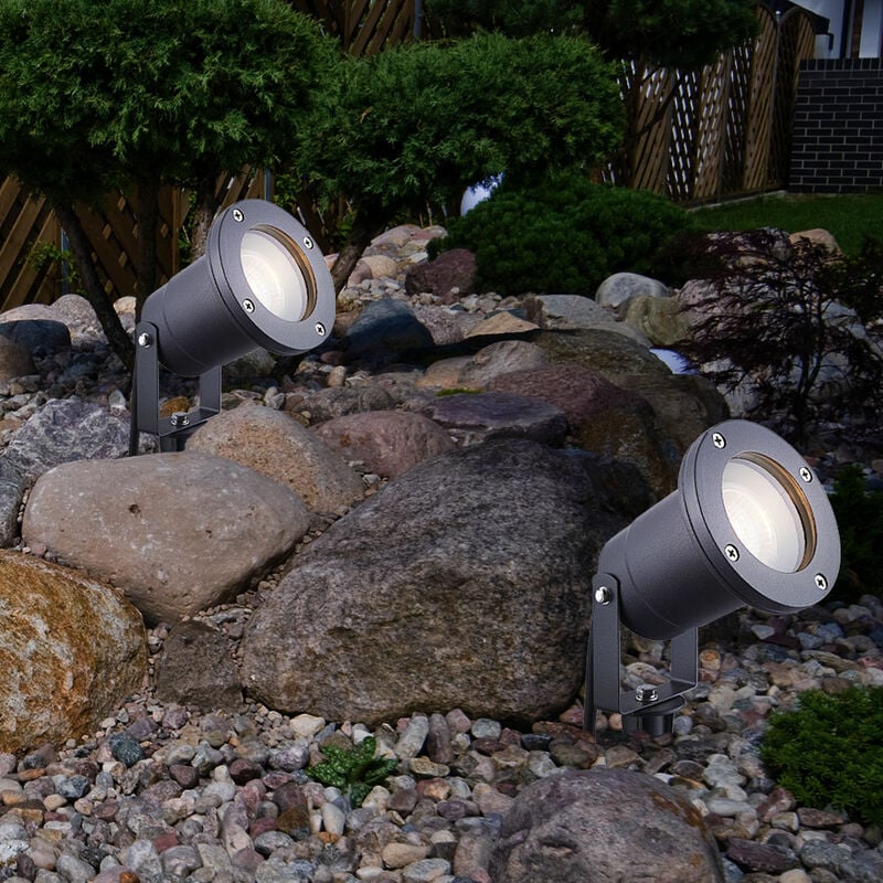 foto del prodotto globo lighting 2x lampada da esterno a innesto faretto da giardino, picchetto a terra ip65 resistente alle intemperie spot mobile, vetro grigio
