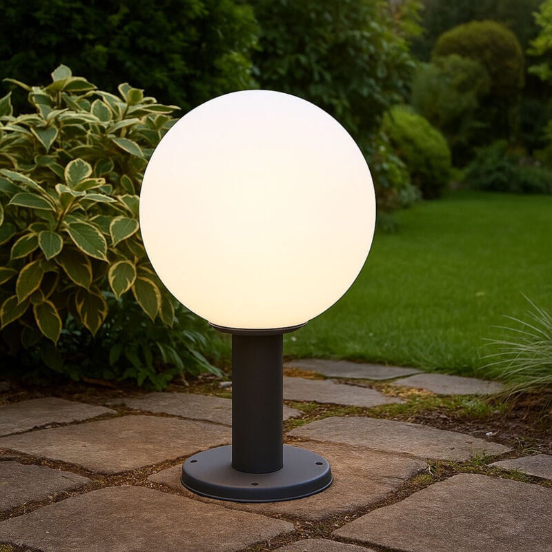 foto del prodotto globo lighting piantana da giardino illuminazione esterna lampada da terra per esterni e27, globo di vetro in alluminio, opale, 1x led 7w 560lm