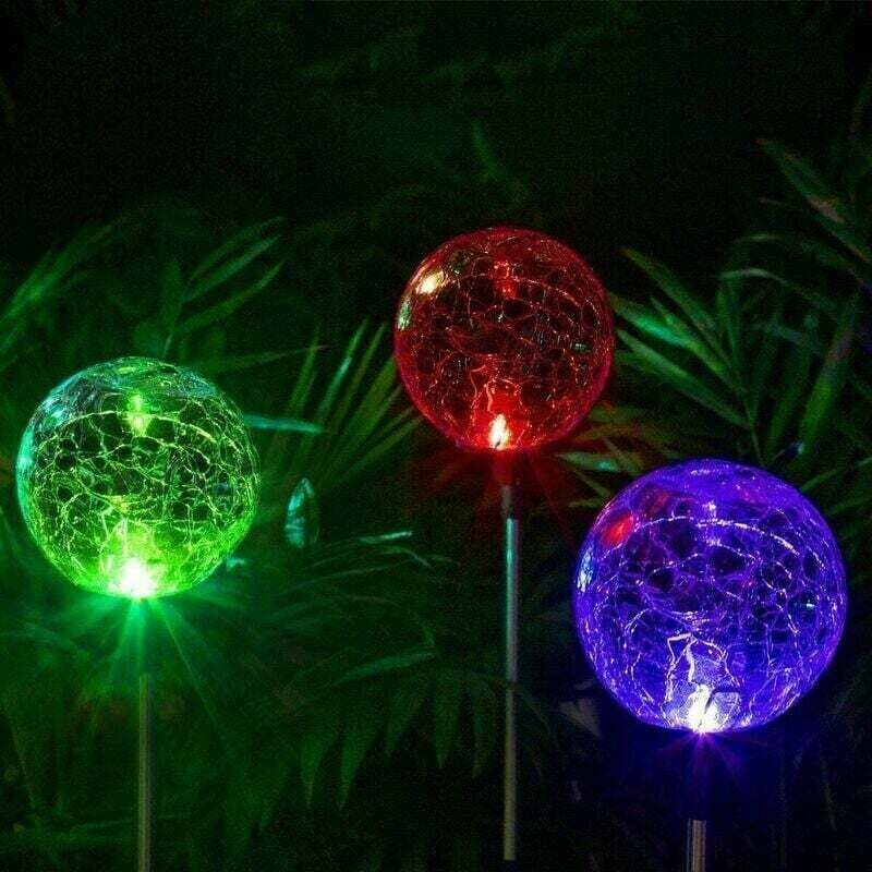 foto del prodotto globo solare luminoso da esterno, con doppi led in una sfera di vetro rotto. cambia colore per la decorazione luminosa del giardino e del paesaggio.