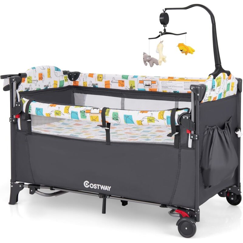 foto del prodotto goplus 5 in 1 lettino per bambini pieghevole e portatile con fasciatoio, dondolo, altezza regolabile, con ruote, materasso e borsa, giocattoli