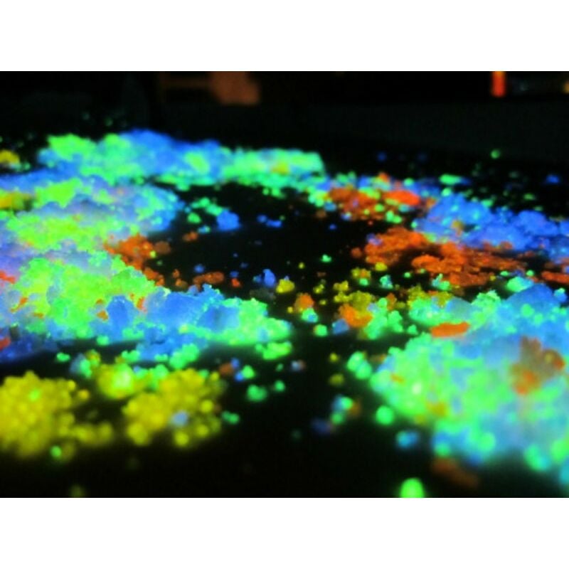 foto del prodotto graniglia sabbia in vetro fosforescente che si illumina al buio per decorazione 1 2mm colore multicolor, peso 100 grammi