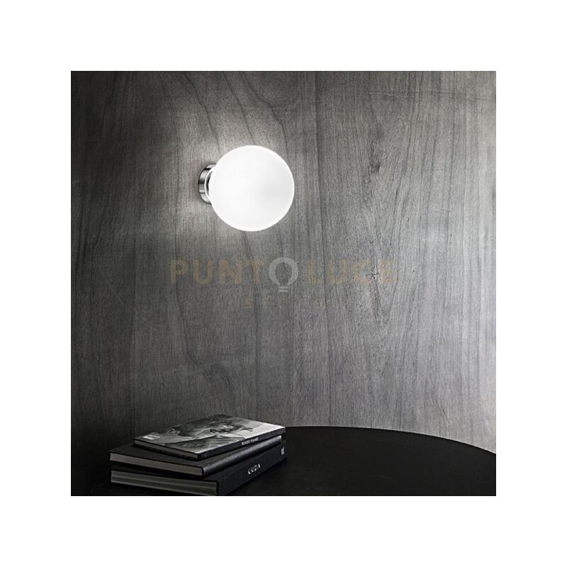 foto del prodotto grape applique in cromo lucido con vetro bianco 1 luce attacco e27 diametro 20cm