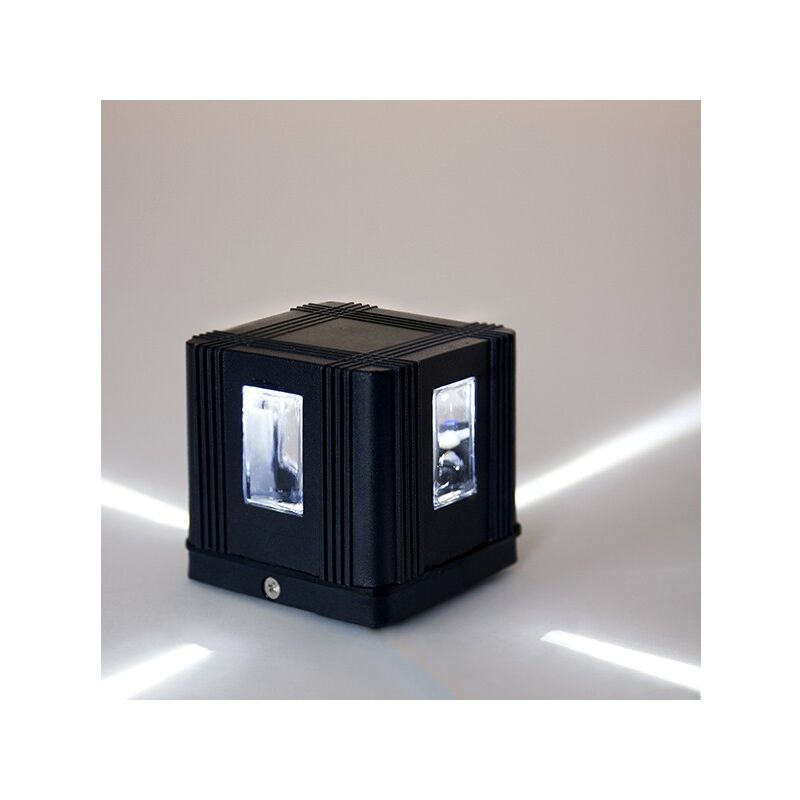foto del prodotto greenice lampada da parete a led ip65 croce 4w 300lm 40.000h madelyn