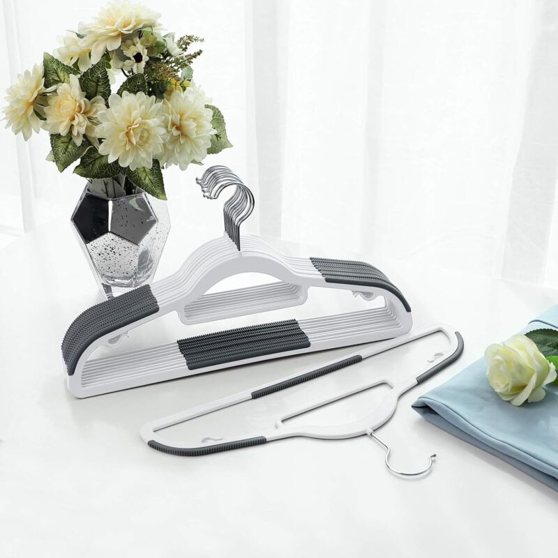 foto del prodotto grucce 30 pezzi, grucce appendiabiti in plastica, antiscivolo, salvaspazio, spesso 0,5 cm, lungo 42 cm, gancio girevole a 360 argento, bianco e