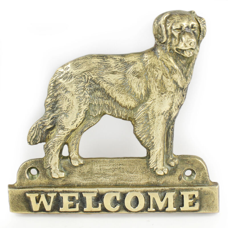 foto del prodotto hovawart un cartello sulla porta con un cane, una targa di benvenuto in ottone, un cartello unico con la scritta welcome by art dog