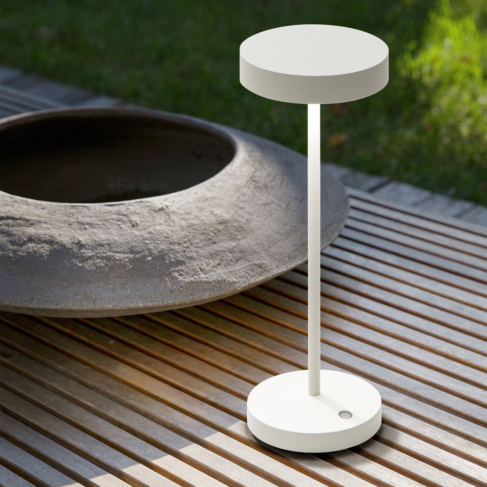 foto del prodotto ideallux ideal lux lampada da tavolo ricaricabile a led per esterni bianco toffee,