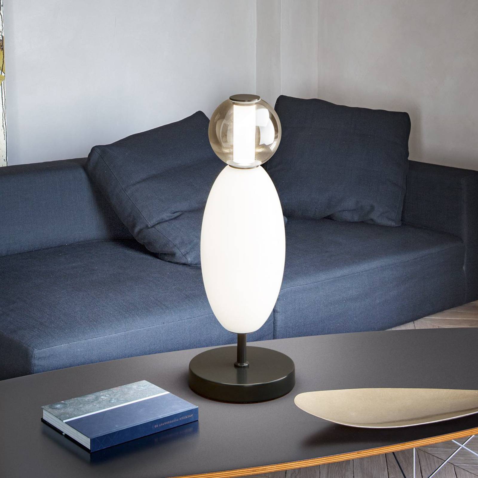 foto del prodotto ideallux ideal lux lampada led da tavolo lumiere, vetro opalino grigio, altezza 50