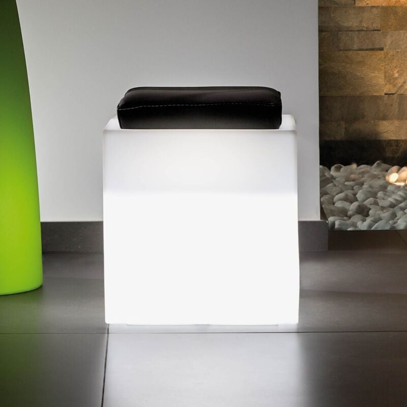 foto del prodotto idralite pouf quadrato con led in resina mod. square 40x40 cm luce bianca